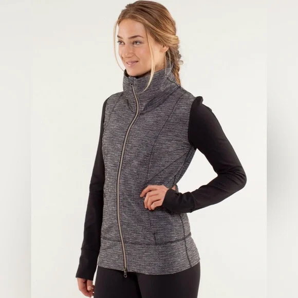 lululemon athletica Daily Yoga Jacket size 8 - Picture 3 of 9